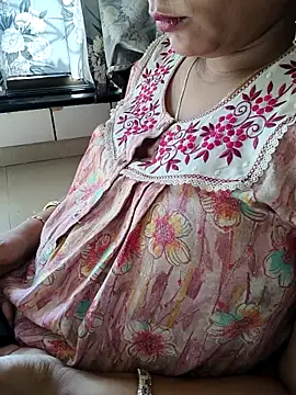 Snapshot of samitasharma chatting on April 3, 2026, 3:37 am samitasharma online show from April 3, 2026, 3:37 am