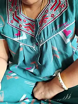 Snapshot of samitasharma chatting on April 7, 2026, 4:57 am samitasharma online show from April 7, 2026, 4:57 am