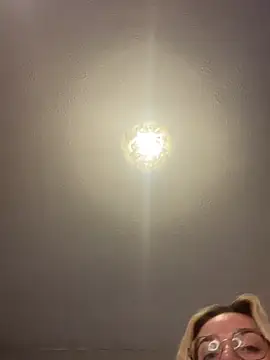 Snapshot of diamondgalxo chatting on January 11, 2026, 11:43 pm diamondgalxo online show from January 11, 2026, 11:43 pm