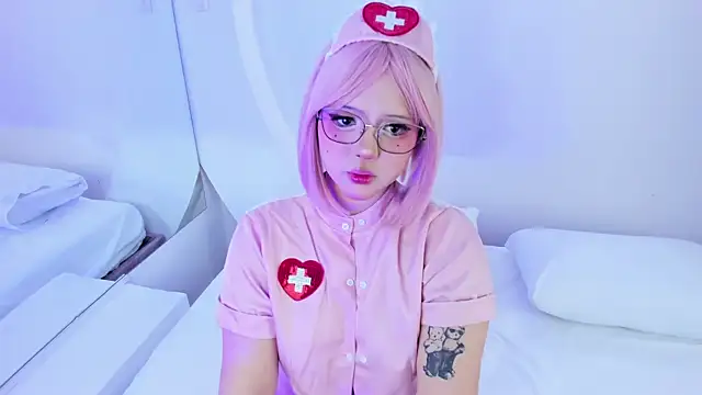 NanaOsaky online show from March 10, 2025, 12:48 pm