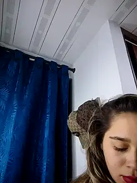 LaurenWelly  online show from September 14, 2025, 11:15 pm