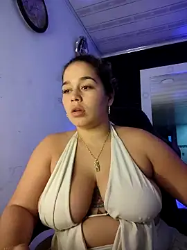 LaurenWelly  online show from March 16, 2026, 11:03 am