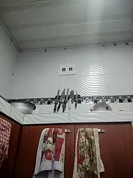 LaurenWelly  online show from April 10, 2026, 11:04 am