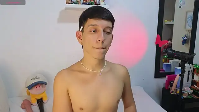 milky  boy  online show from May 19, 2026, 1:33 am
