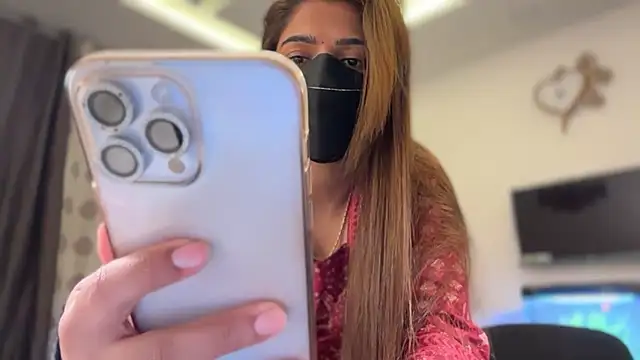 Hotty-Sana online show from February 4, 2026, 4:24 pm