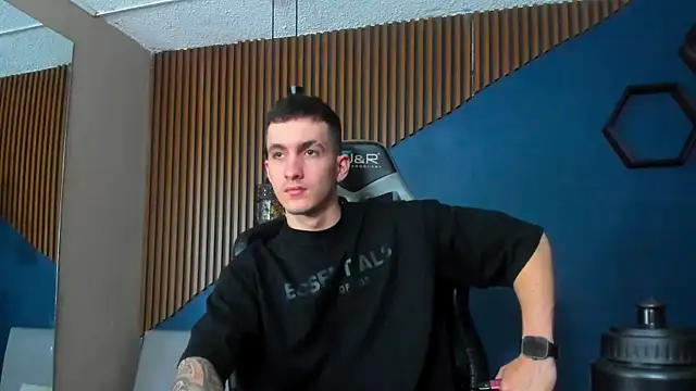 JacksonOlsenn online show from February 1, 2025, 6:08 pm