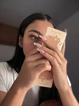 maddy bronw  online show from February 18, 2025, 3:10 am