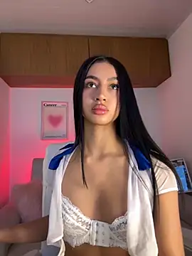 maddy bronw  online show from September 12, 2025, 10:21 pm