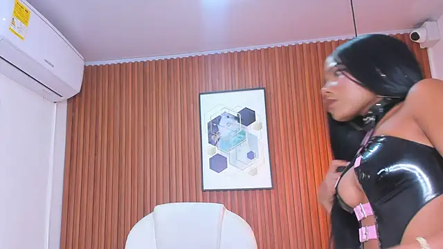 RoxannaHanson online show from March 6, 2025, 4:30 am