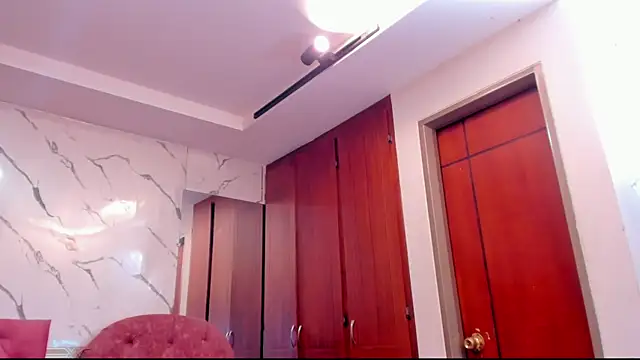 evelyn wine online show from November 15, 2025, 4:10 am