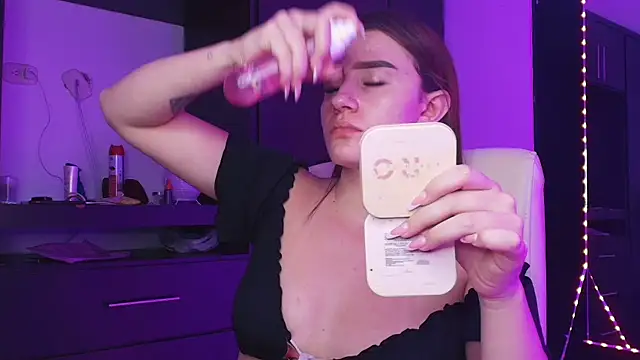 TinaJonnes  online show from April 17, 2026, 5:32 am