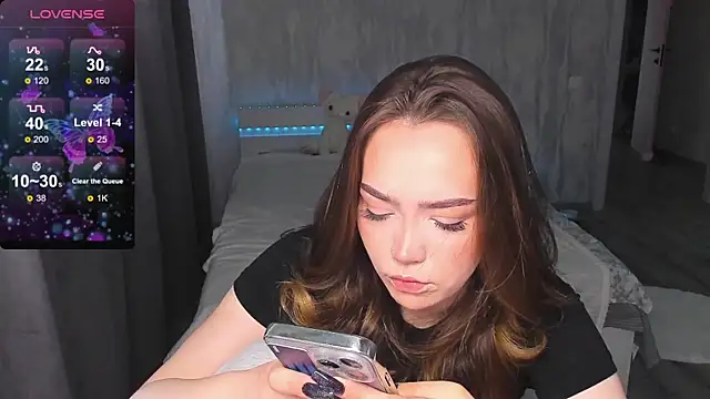 Snapshot of Evia_r0se chatting on June 13, 2026, 4:43 am Evia r0se online show from June 13, 2026, 4:43 am