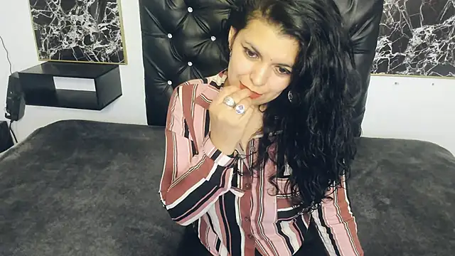 scarlett w0lf online show from January 18, 2025, 3:59 pm