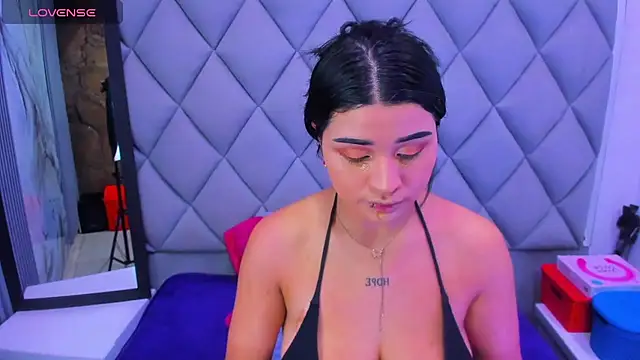 venusowen  online show from November 13, 2025, 3:55 pm