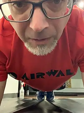 Snapshot of MaxVain chatting on January 4, 2025, 10:02 pm MaxVain online show from January 4, 2025, 10:02 pm