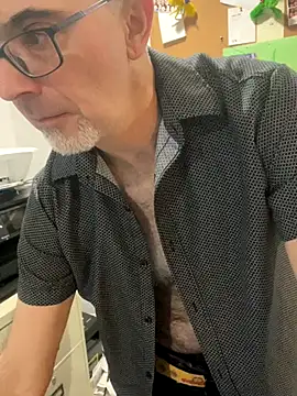 Snapshot of MaxVain chatting on November 24, 2025, 6:40 pm MaxVain online show from November 24, 2025, 6:40 pm