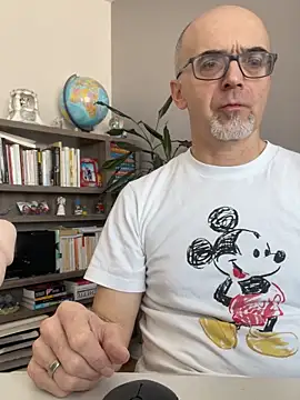 Snapshot of MaxVain chatting on February 21, 2026, 4:08 pm MaxVain online show from February 21, 2026, 4:08 pm