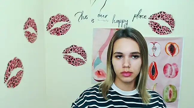 Snapshot of _StAcY chatting on December 8, 2024, 5:44 pm  StAcY online show from December 8, 2024, 5:44 pm