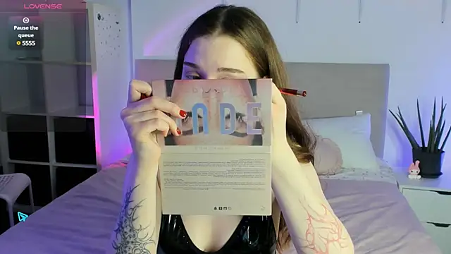 Lisa Moones online show from March 11, 2025, 2:18 pm