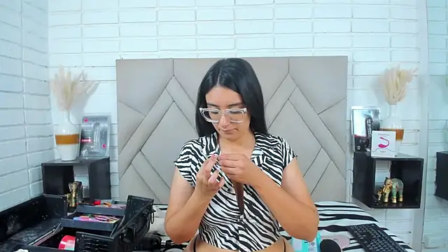 Isis Osman online show from September 20, 2025, 7:37 pm