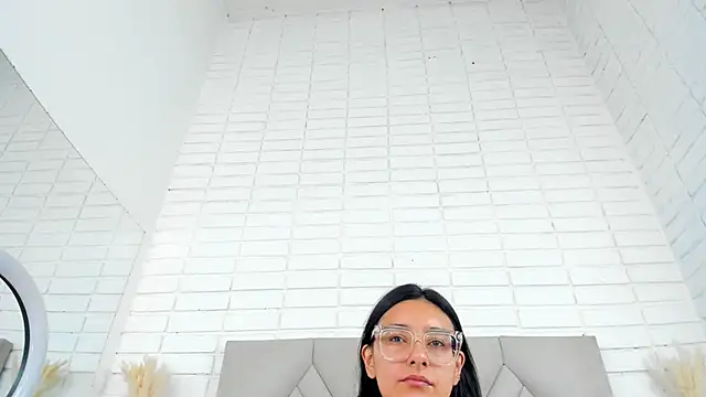 Isis Osman online show from October 2, 2025, 7:10 pm