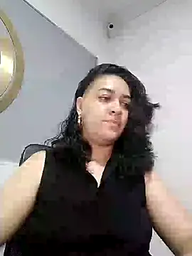 Snapshot of ely_toro_ chatting on December 24, 2024, 10:28 pm ely toro online show from December 24, 2024, 10:28 pm