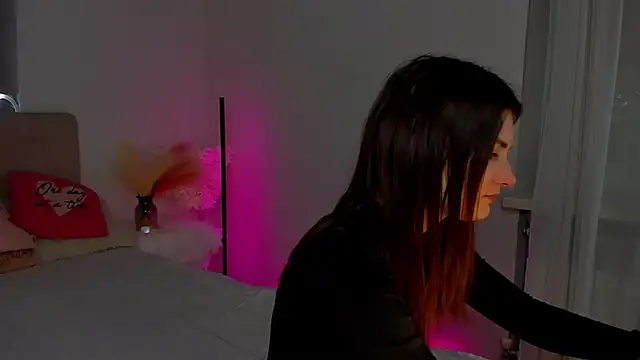 Laura Leee online show from February 25, 2025, 6:25 am