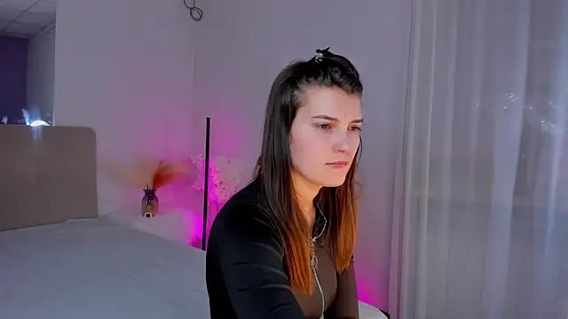 Laura Leee online show from March 6, 2025, 12:41 pm