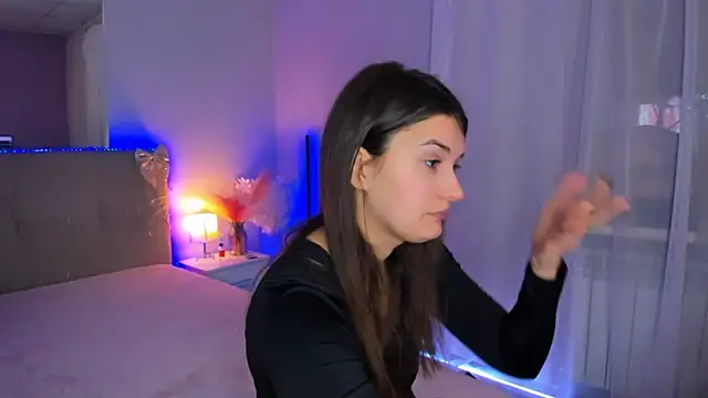 Laura Leee online show from February 22, 2026, 6:13 am