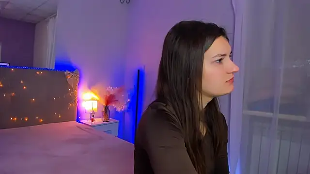 Laura Leee online show from March 9, 2026, 5:44 am