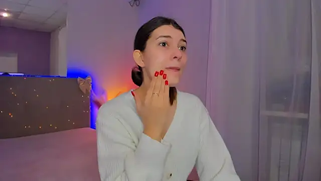 Laura Leee online show from March 17, 2026, 5:55 am