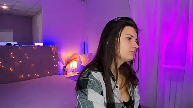 Laura Leee online show from March 28, 2026, 5:51 am