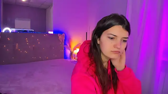 Laura Leee online show from April 11, 2026, 4:50 am