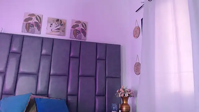 sophiaFoster4u online show from February 6, 2025, 2:37 pm