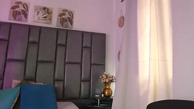 sophiaFoster4u online show from February 12, 2025, 5:37 pm