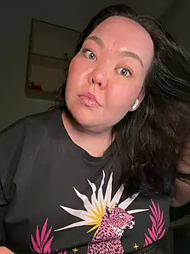 lunamas online show from April 22, 2026, 11:06 pm