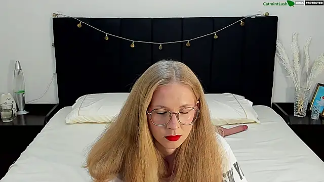 Snapshot of CatmintLush chatting on June 24, 2026, 11:37 pm CatmintLush online show from June 24, 2026, 11:37 pm