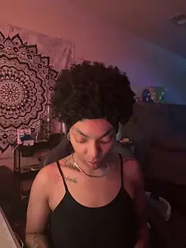 Snapshot of butterflybootyy chatting on December 6, 2024, 12:45 am butterflybootyy online show from December 6, 2024, 12:45 am