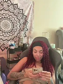 Snapshot of butterflybootyy chatting on December 13, 2024, 8:26 pm butterflybootyy online show from December 13, 2024, 8:26 pm