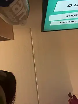 Snapshot of butterflybootyy chatting on December 20, 2024, 2:52 am butterflybootyy online show from December 20, 2024, 2:52 am