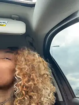 Snapshot of butterflybootyy chatting on March 4, 2025, 6:29 pm butterflybootyy online show from March 4, 2025, 6:29 pm