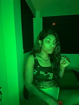 Snapshot of butterflybootyy chatting on September 17, 2025, 5:20 am butterflybootyy online show from September 17, 2025, 5:20 am