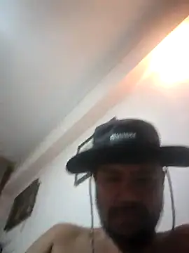 Snapshot of RoyPapafarid chatting on March 20, 2025, 9:24 pm RoyPapafarid online show from March 20, 2025, 9:24 pm