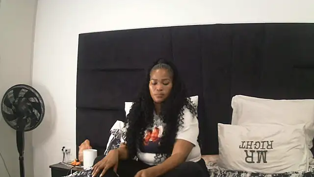 Snapshot of SEXYEBONY2010 chatting on April 20, 2026, 2:20 pm SEXYEBONY2010 online show from April 20, 2026, 2:20 pm