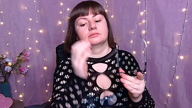 ZannaDreil online show from February 23, 2026, 7:00 pm