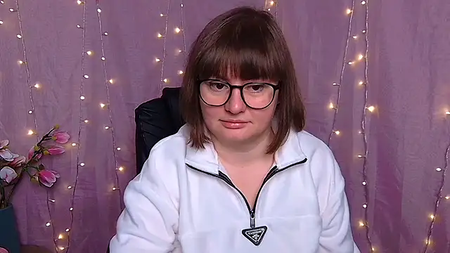 ZannaDreil online show from March 2, 2026, 7:10 pm