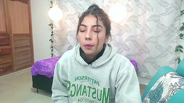 Mya paris online show from December 4, 2024, 2:53 am