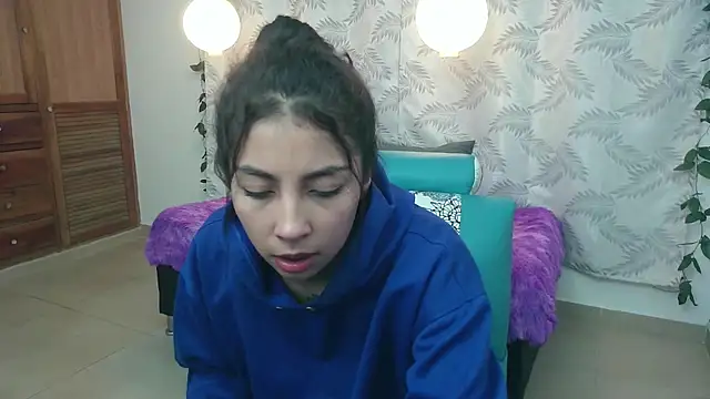 Mya paris online show from December 15, 2024, 3:02 am