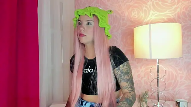 MelaniieRoux online show from November 7, 2025, 7:36 pm