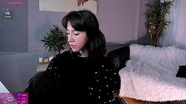 Snapshot of Belle_Via chatting on February 27, 2025, 5:13 am Belle Via online show from February 27, 2025, 5:13 am